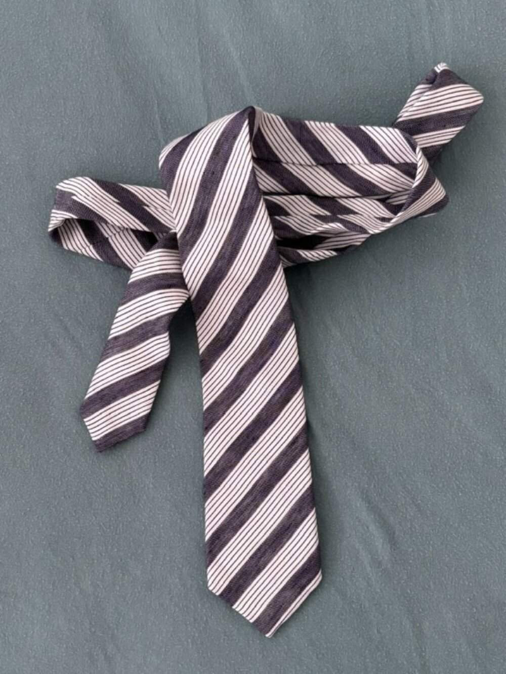 Banana Republic Heritage Silk Linen Tie Striped Blue Gray Classic USA Necktie
